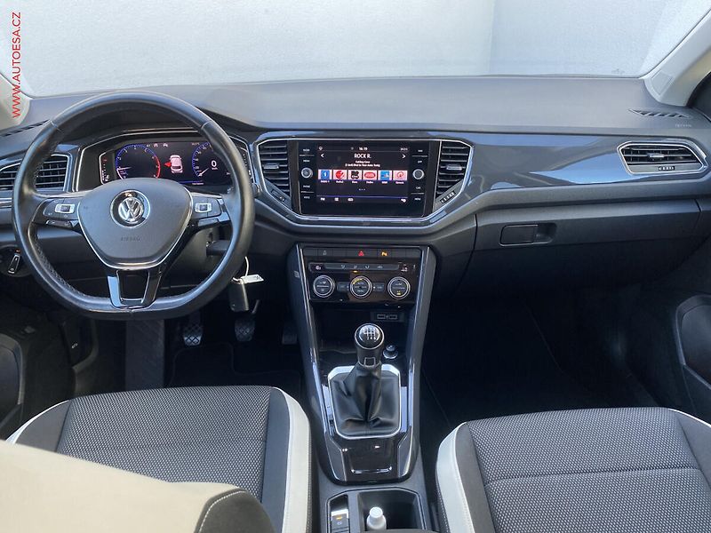 Volkswagen T-Roc (2020) 1.5 TSi, Highline, LED, TZ - fotka 8 z 17