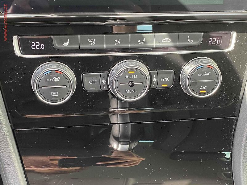 Volkswagen Golf (2017) 2.0 TDi, Sound, DSG, LED, TZ - fotka 14 z 16