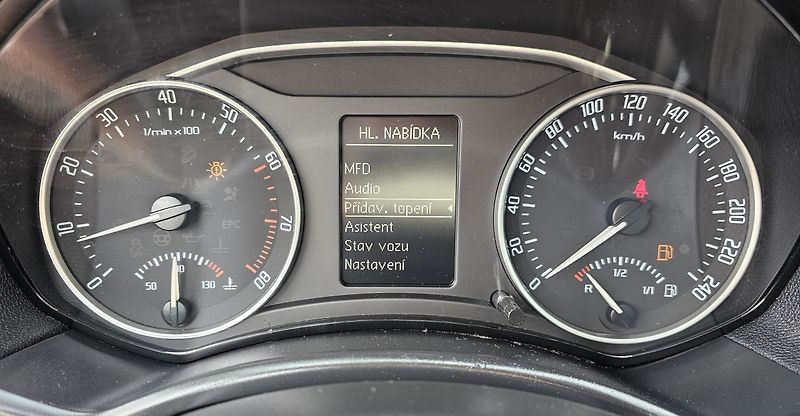 Škoda Octavia 1.2 TSI 77kW SPORT EDITION - fotka 24 z 42