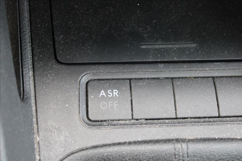 Volkswagen Golf 1,4 i  DIG. KLIMA, ČR - fotka 19 z 22