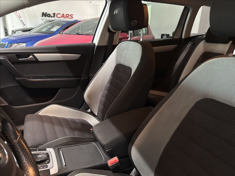 Volkswagen Passat 2,0   TDI DSG R-LINE 130kW NAV - fotka 27 z 39
