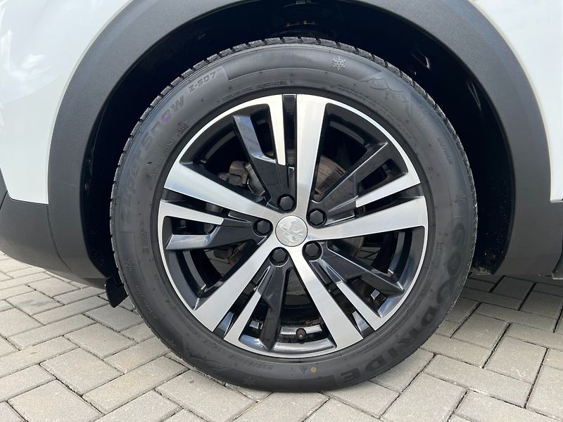 Peugeot 5008 (2018) 1.2PT 96kW A/T! 7míst! Allure! - fotka 40 z 41