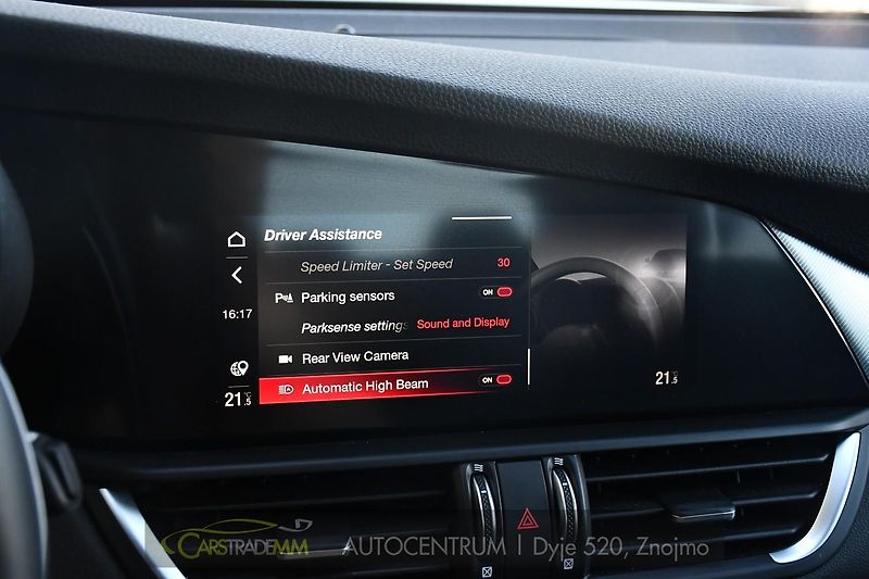 Alfa Romeo Giulia 2.0 TURBO 16V 206kW Q4 VELOCE - fotka 30 z 42