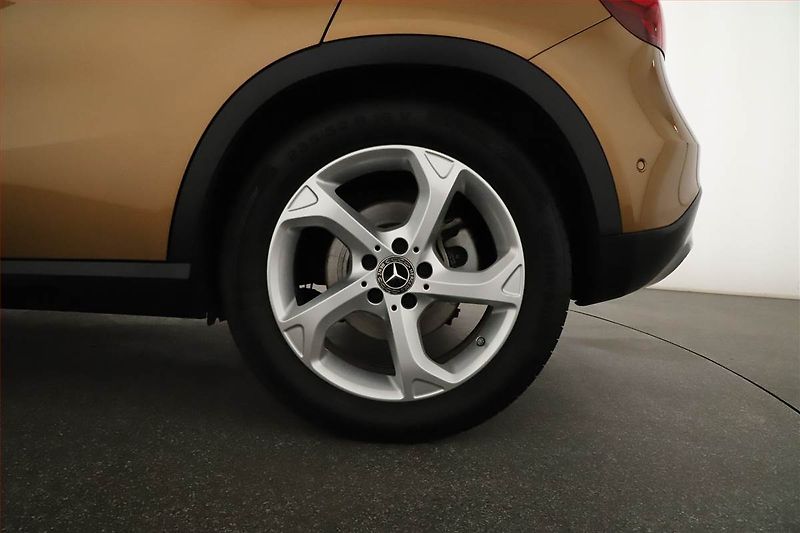 Mercedes-Benz GLA (2017) Style 200, Kůže, Tempomat - fotka 20 z 20