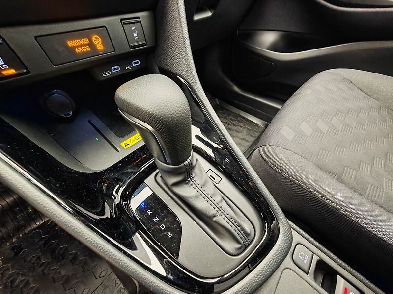 Toyota Yaris 1.5 Hybrid e-CVT Style - fotka 32 z 35