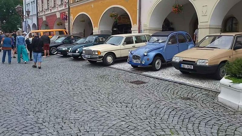 Svitavské náměstí bylo plné veteránů.