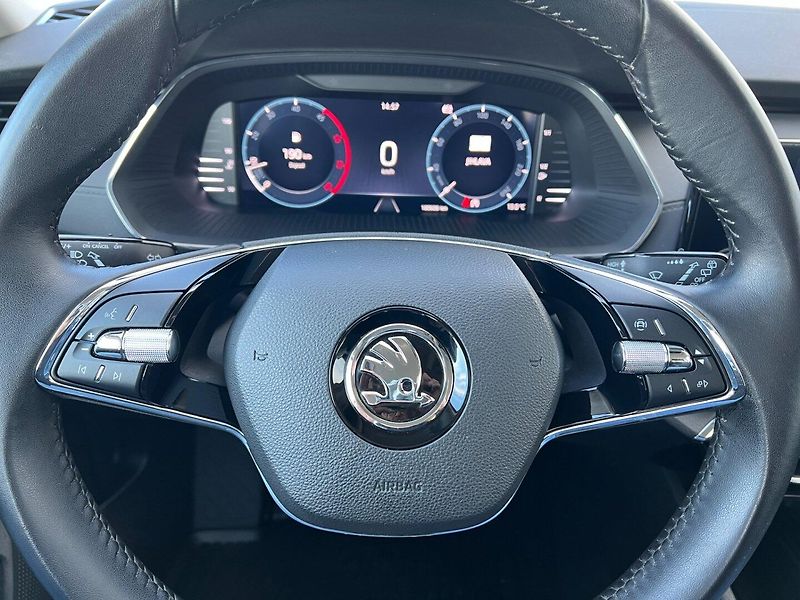 Škoda Octavia (2023) com. 2.0TDi! ČR+1. maj! TAŽNÉ! - fotka 25 z 39