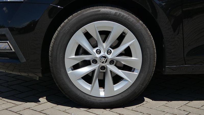 Škoda Octavia Combi 1,5 TSI DSG Style - fotka 25 z 26
