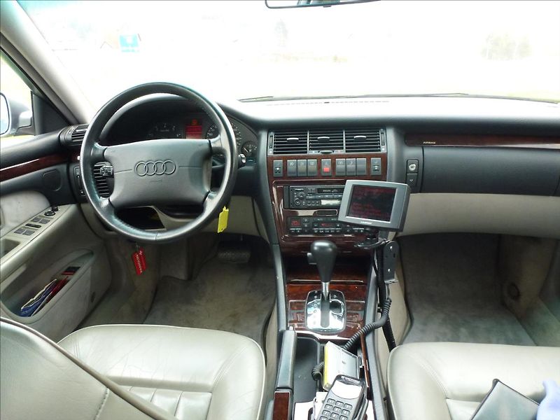 Audi A8 4,2 V8 Quattro 4x4 AUTOMAT - fotka 38 z 65