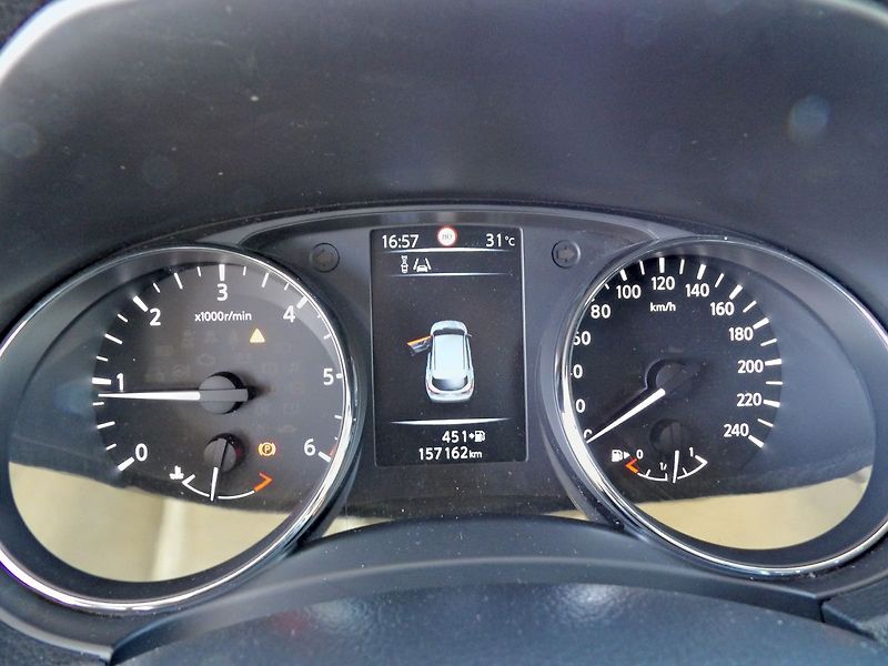 Nissan Qashqai 1.6dCi 4WD Tažné Kamera ČR - fotka 14 z 33