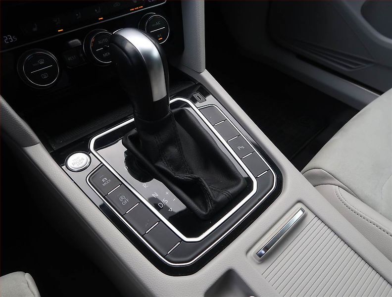 Volkswagen Passat (2020) 2.0 TDI, Automat, Kůže, Navi - fotka 13 z 17
