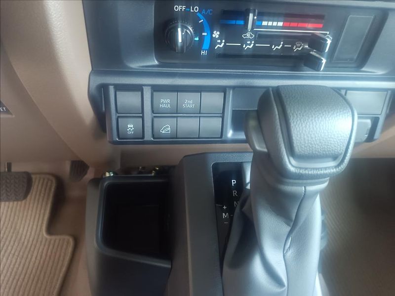 Toyota Land Cruiser V6 5MT LX MY24  GRJ79 DC 4,0 - fotka 13 z 28