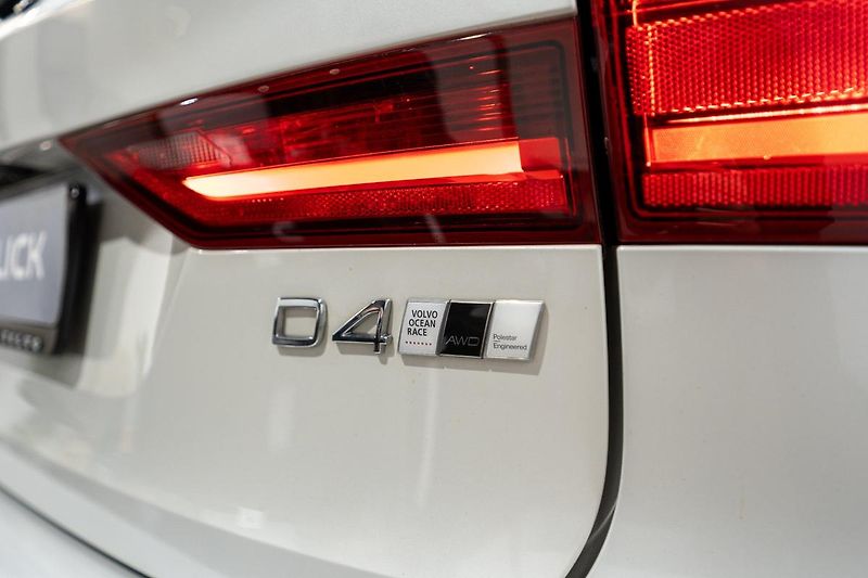 Volvo V90 Cross Country 2.0 140 kW - fotka 31 z 39