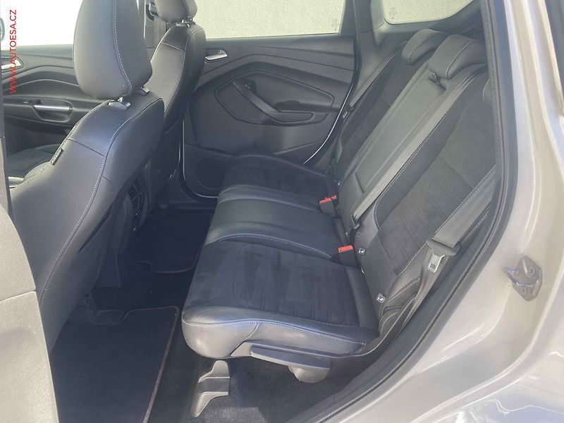 Ford Kuga (2017) 2.0 TDCi, ST-Line, TZ, panor - fotka 10 z 18