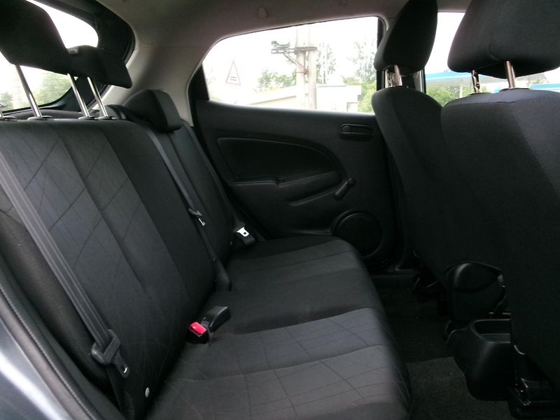 Mazda 2 (2012) 1,3i KLIMA 1.MAJ - fotka 13 z 26