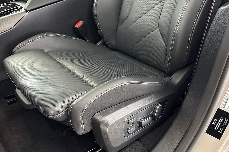 BMW X3 M50 xDrive - fotka 7 z 26