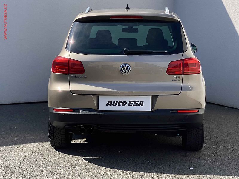 Volkswagen Tiguan (2012) 2.0 TDi, Sport&Style, park. - fotka 5 z 16