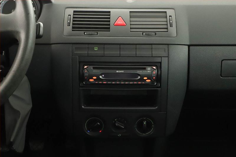 Škoda Fabia (2005) 1.2, nová STK, jezdí dobře - fotka 9 z 10