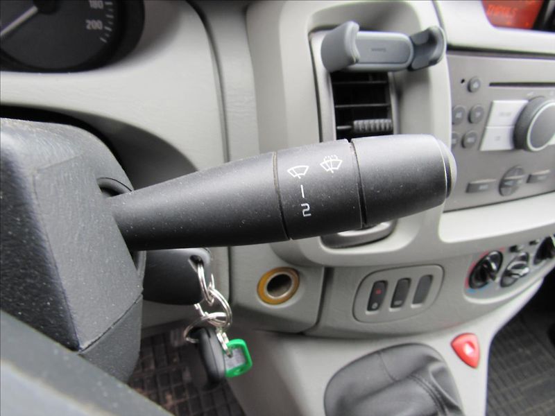 Opel Vivaro 2,0 CDTi 9 míst - fotka 19 z 27