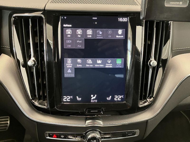 Volvo XC60 T6 AWD R-Design POLESTAR AT8 - fotka 40 z 57