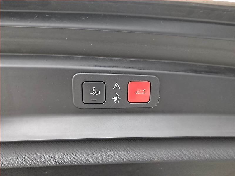 Peugeot 5008 (2018) Allure PureTech 130, Automat - fotka 16 z 23