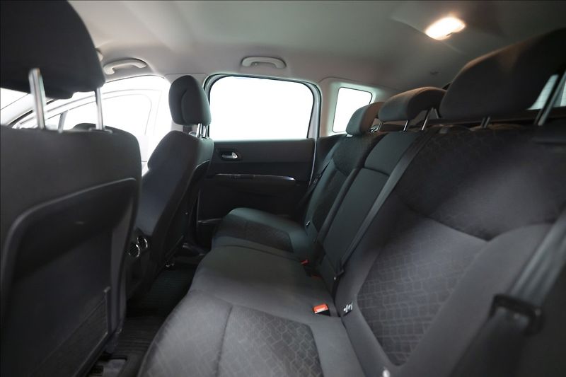 Peugeot 3008 2,0 HDI NAVIGACE TAŽNÉ - fotka 19 z 36