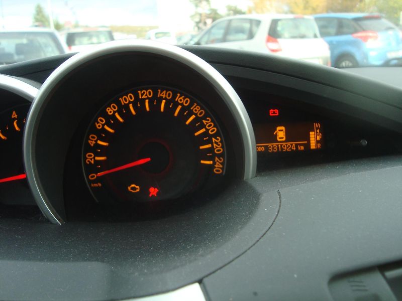 Toyota Verso (2011) 2,0D - fotka 15 z 18