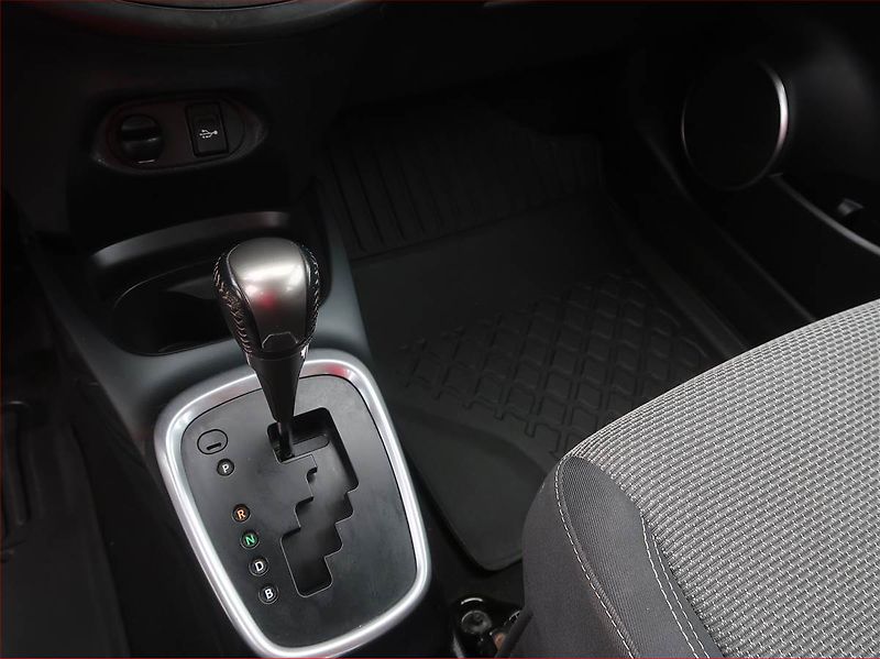 Toyota Yaris (2015) 1.5 Hybrid, Automat - fotka 11 z 14
