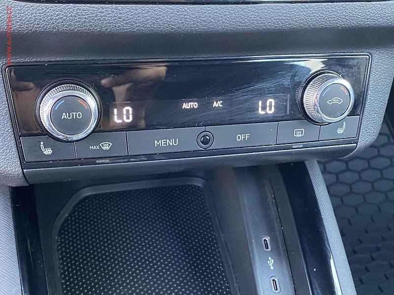 Škoda Kamiq (2020) 1.0 G-TEC, ČR, Style, LED - fotka 14 z 16