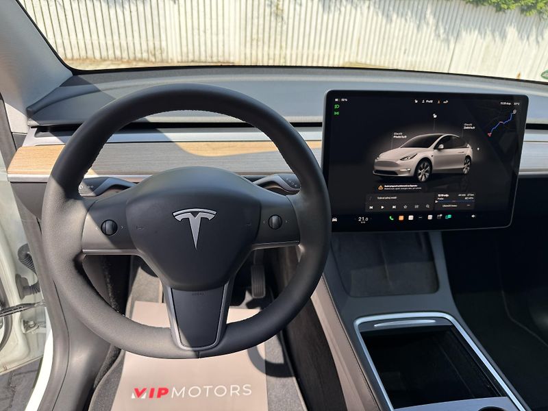 Tesla Model Y LONG RANGE 378KW-4x4-PANO-75KW - fotka 16 z 36