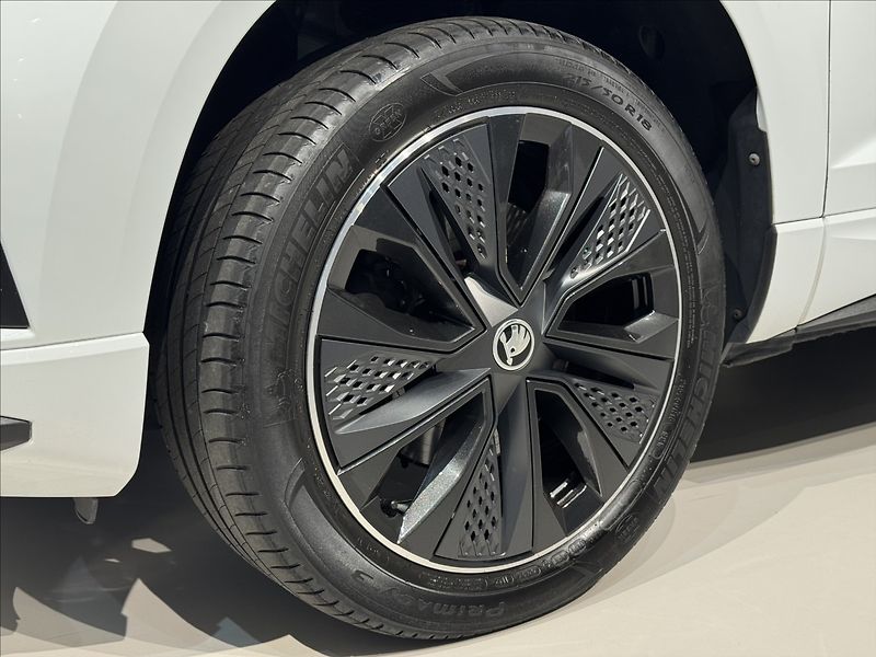 Škoda Karoq 2,0 TDi  Sportline LED Virtual - fotka 7 z 47