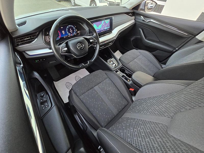 Škoda Octavia 2.0TDi 110kW DSG STYLE + NAVI - fotka 9 z 23