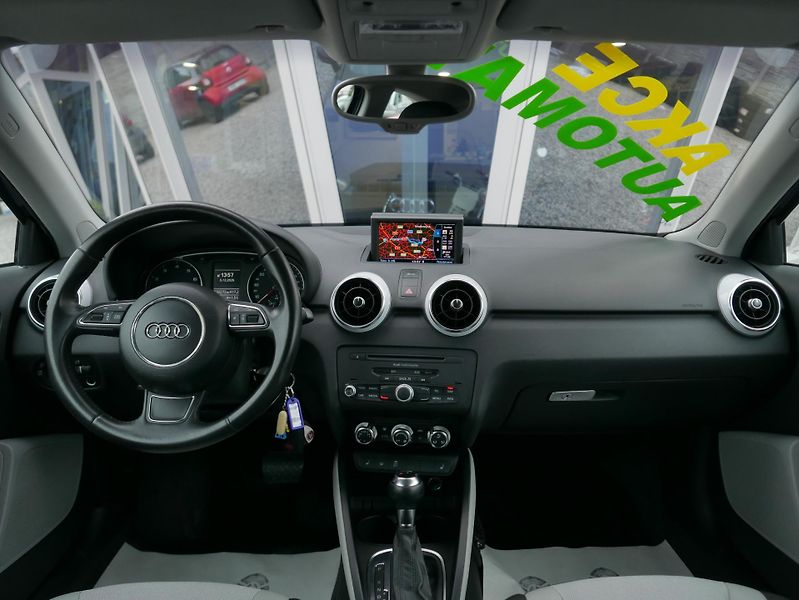 Audi A1 1,4 TFSI S-Line Navi Automat - fotka 24 z 34