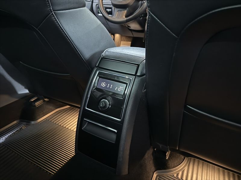 Škoda Superb 2,0   TSI DSG 147kW ELEG PANO - fotka 26 z 41