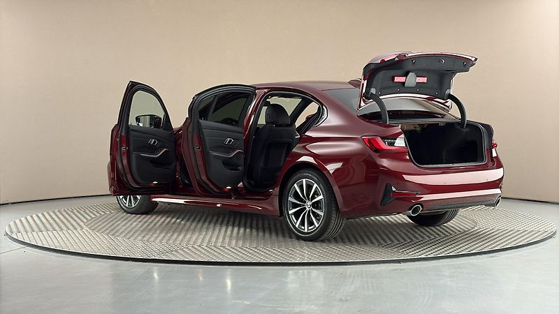 BMW Řada 3 330d AUT Sport Line - fotka 7 z 25