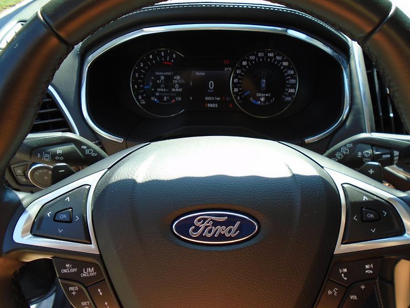 Ford S-MAX 2.0 EcoBlue 140kW 8AT Vignale - fotka 24 z 49