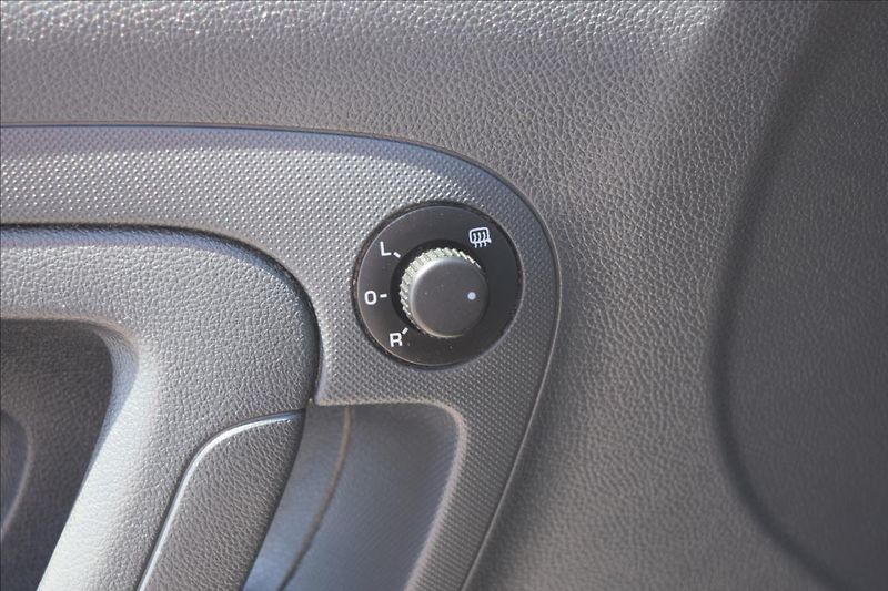 Škoda Fabia 1,6 TDI TAŽNÉ PO SERVISE ALU - fotka 33 z 46