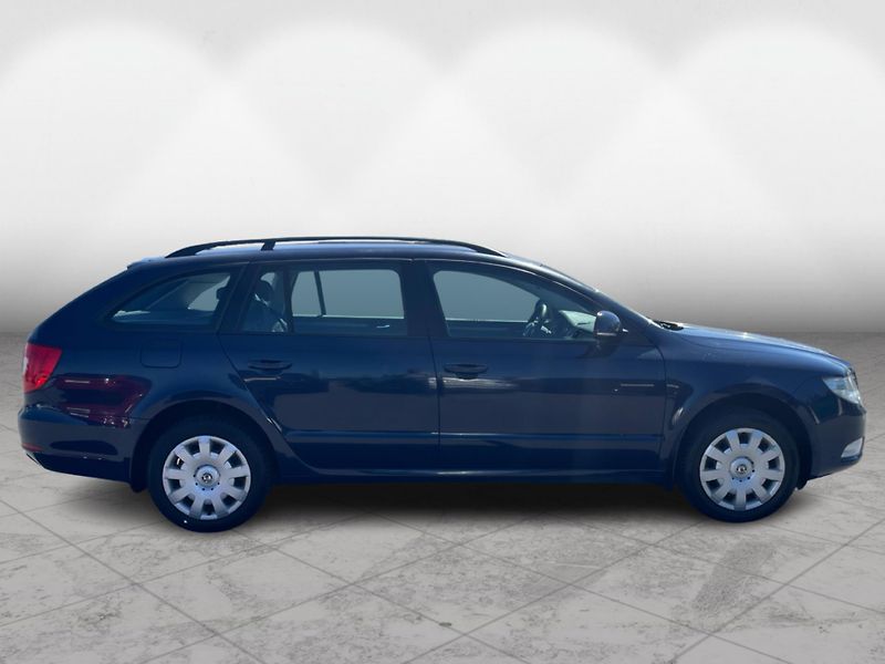 Škoda Superb COMBI 2.0 TDi COMFORTLINE - fotka 8 z 25