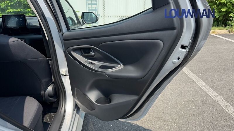 Toyota Yaris 1.5 HEV CVT COMFORT - fotka 21 z 25