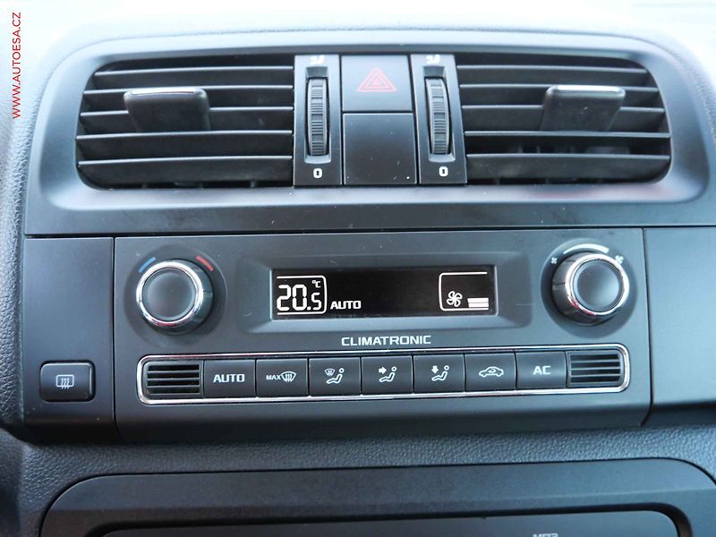 Škoda Fabia (2011) 1.2TSi, 2.maj,ČR, Elegance - fotka 13 z 16