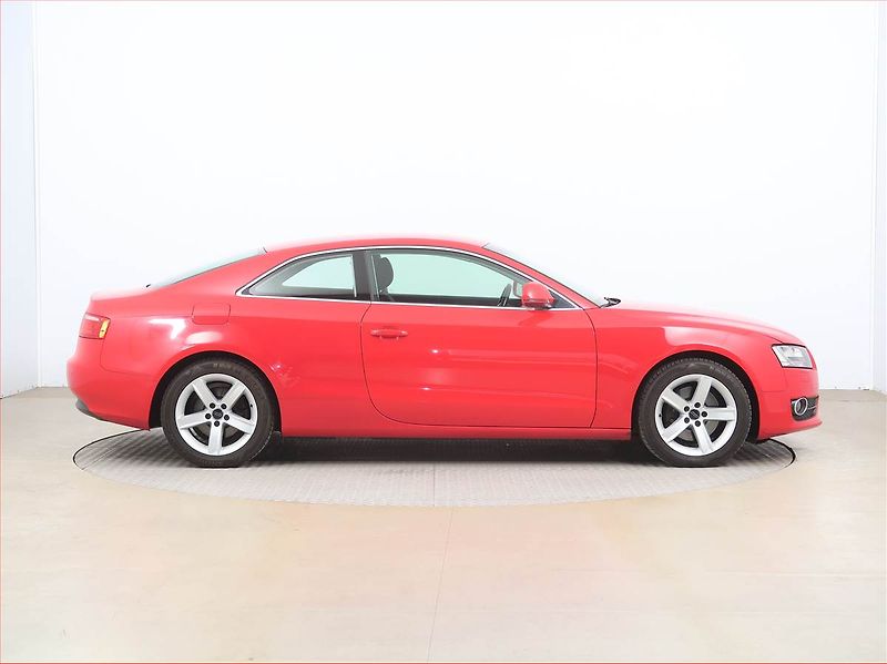 Audi A5 (2009) 2.0 TFSI, Xenony - fotka 6 z 14