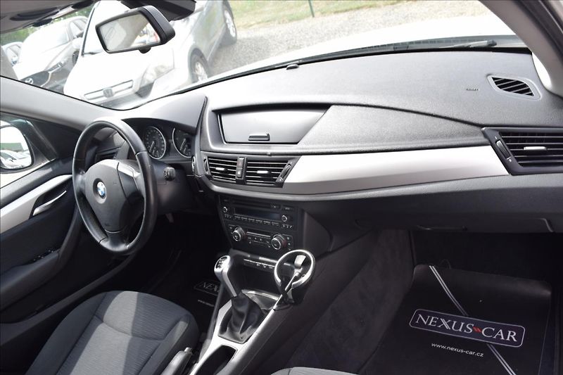 BMW X1 2,0 d 105KW 4X4 TAŽNÉ ALU - fotka 22 z 46