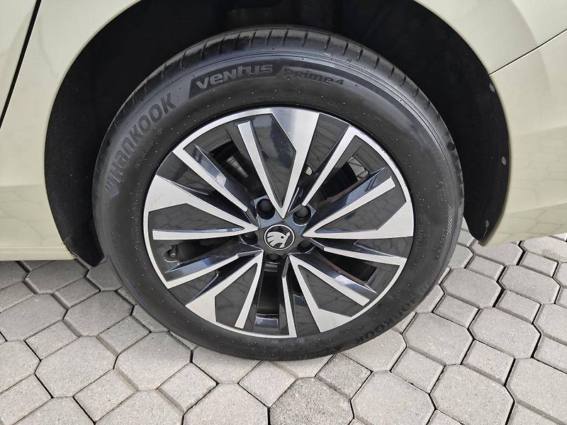 Škoda Superb Selection 7DSG 2,0TDI - fotka 22 z 25