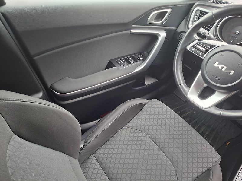 Kia Ceed (2023) SW 1.5T-GDI 118kW -1.MAJITEL - fotka 12 z 38