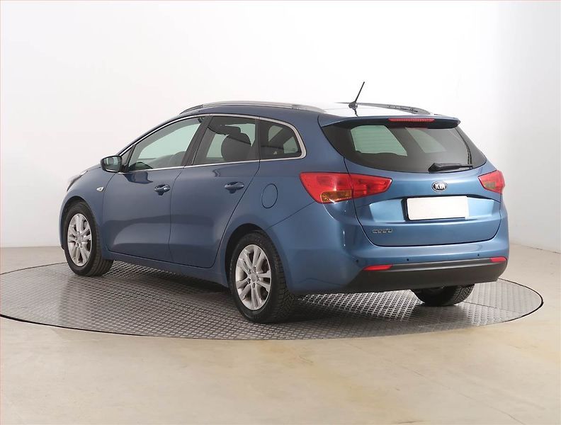 Kia Ceed (2015) Silver 1.6 GDI, Tempomat - fotka 4 z 16
