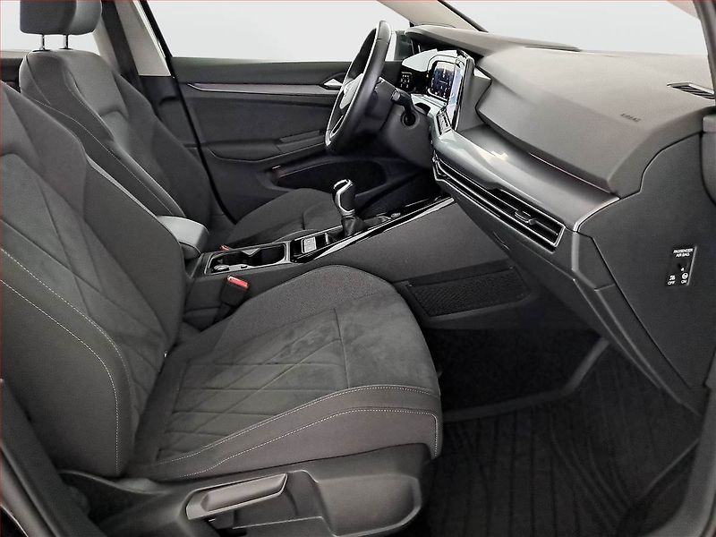 Volkswagen Golf (2023) Style 1.5 TSI - fotka 9 z 16