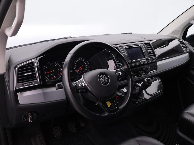 Volkswagen Multivan 2,0 TDI 150kW Highline LED - fotka 29 z 36