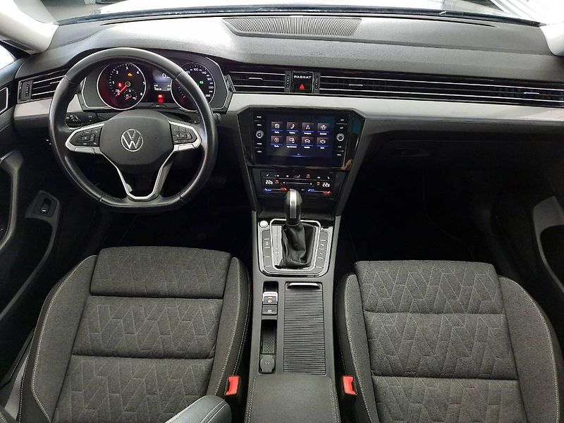 Volkswagen Passat Variant (2023) 2.0 TDI (110kW/150k) DSG, Busi - fotka 5 z 26