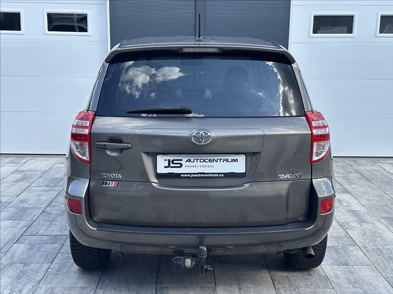 Toyota RAV4 2,0 158PS  Life A/T 4x4 - fotka 8 z 51
