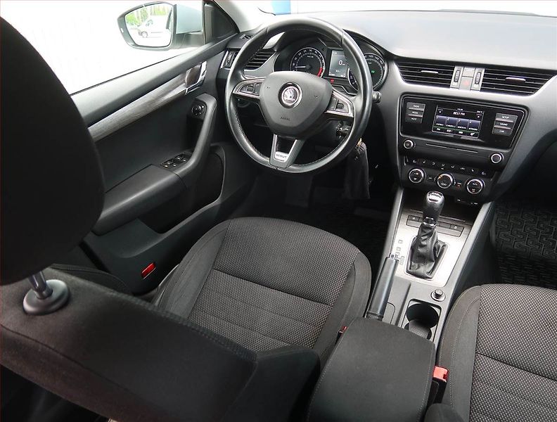 Škoda Octavia (2015) Scout 2.0 TDI, 4X4, Automat - fotka 7 z 17